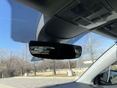 Certified 2023 Volkswagen Taos SE image 25