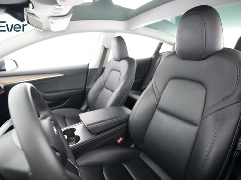 Used 2023 Tesla Model 3 Standard Range image 4