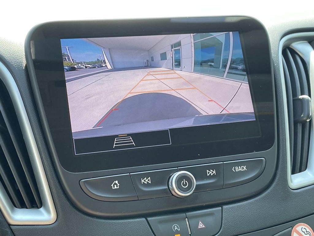 Used 2025 Chevrolet Malibu LT FWD image 27