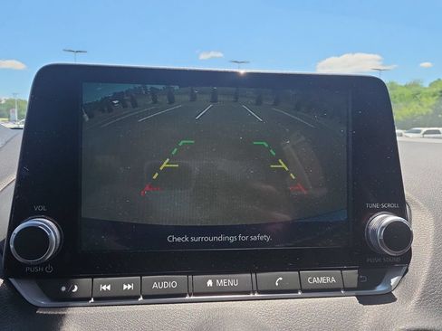 Used 2025 Nissan Sentra SR FWD image 26