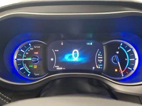Used 2023 Chrysler Pacifica Touring-L FWD image 21