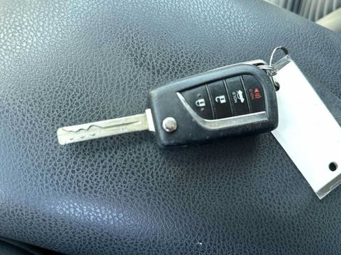 Used 2021 Toyota Camry SE FWD image 26