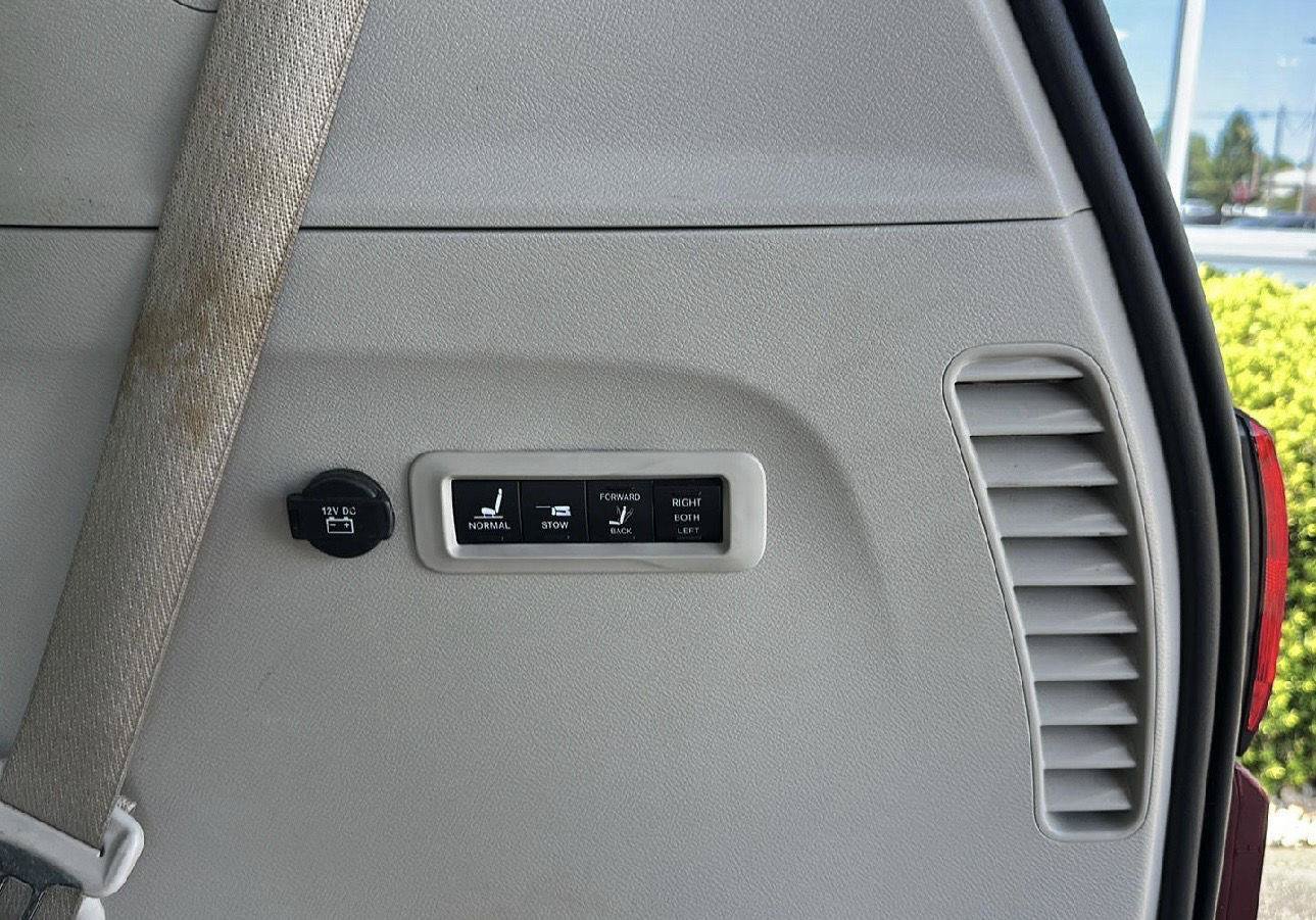 Used 2019 Chrysler Pacifica Limited FWD image 7
