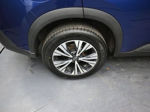 Used 2023 Nissan Rogue SV image 9