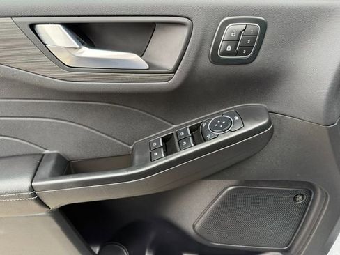 Used 2025 Ford Escape SE w/ PHEV Premium Package FWD image 19