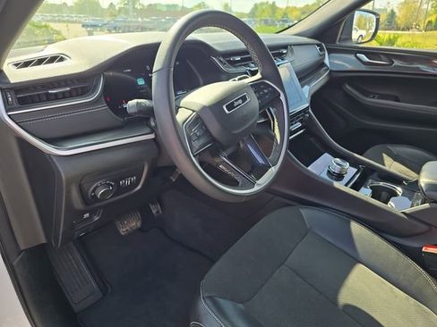 Certified 2023 Jeep Grand Cherokee Altitude image 13