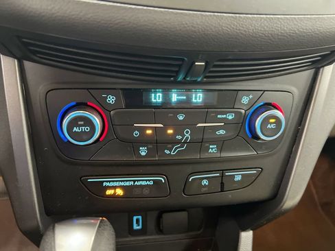 Used 2017 Ford Escape SE FWD image 16