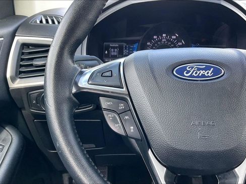 Used 2022 Ford Edge SEL AWD/4WD image 10
