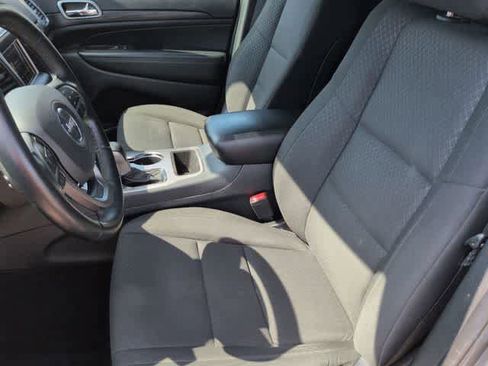 Used 2019 Jeep Grand Cherokee Laredo AWD/4WD image 16