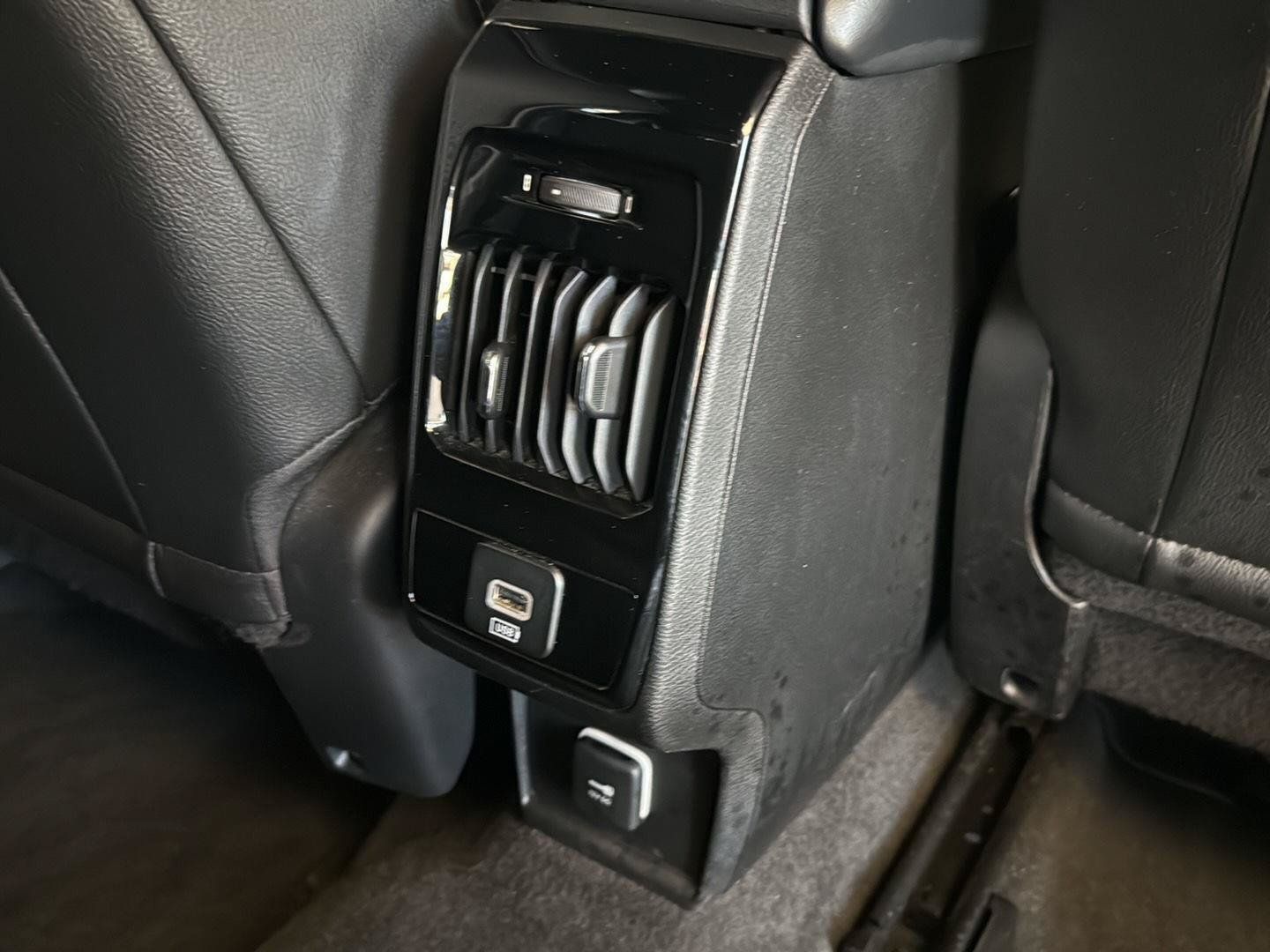 Used 2024 Jeep Compass Trailhawk AWD/4WD image 32