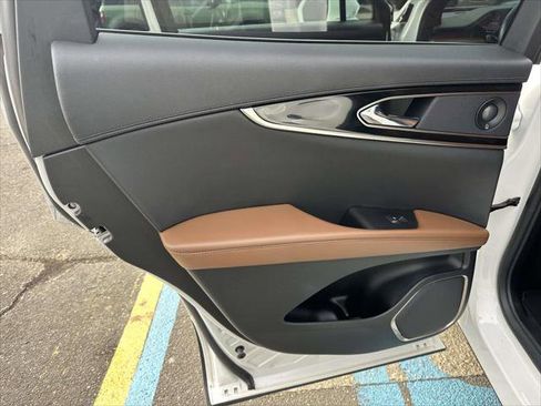 Used 2022 Lincoln Nautilus Reserve w/ Equipment Group 201A image 18