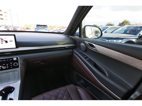 Used 2025 Genesis GV80 3.5T Prestige image 12