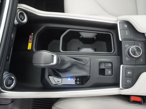 Used 2025 Toyota Grand Highlander AWD image 30