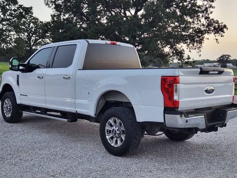 Used 2018 Ford F250 XLT w/ XLT Premium Package AWD/4WD image 3