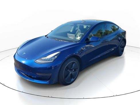 Used 2021 Tesla Model 3 Standard Range Plus image 2