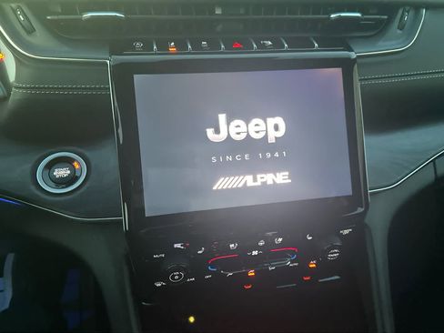 New 2025 Jeep Grand Cherokee L Overland w/ Luxury Tech Group IV AWD/4WD image 29