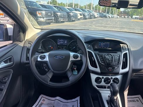 Used 2014 Ford Focus SE FWD image 16