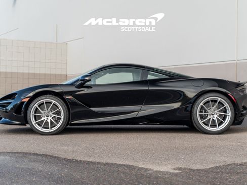 Used 2026 McLaren 750S RWD image 4