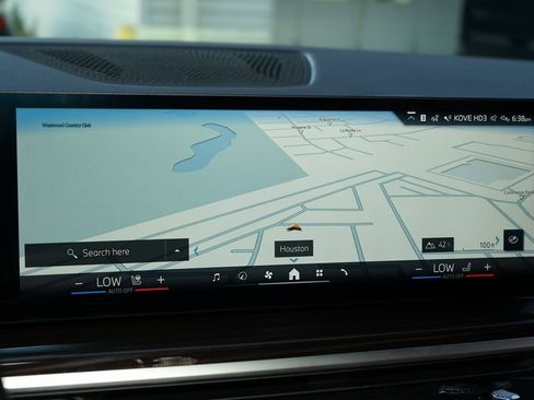 Used 2025 BMW X6 xDrive40i w/ Executive Package image 16