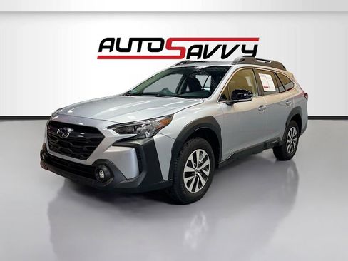 Used 2025 Subaru Outback Premium image 3