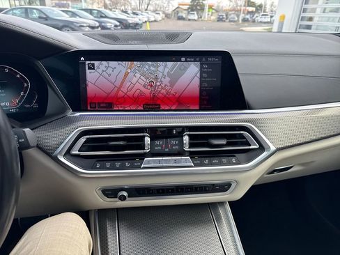 Used 2020 BMW X5 M50i w/ Executive Package image 15