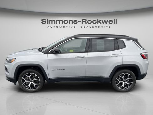 Used 2025 Jeep Compass Limited AWD/4WD image 2