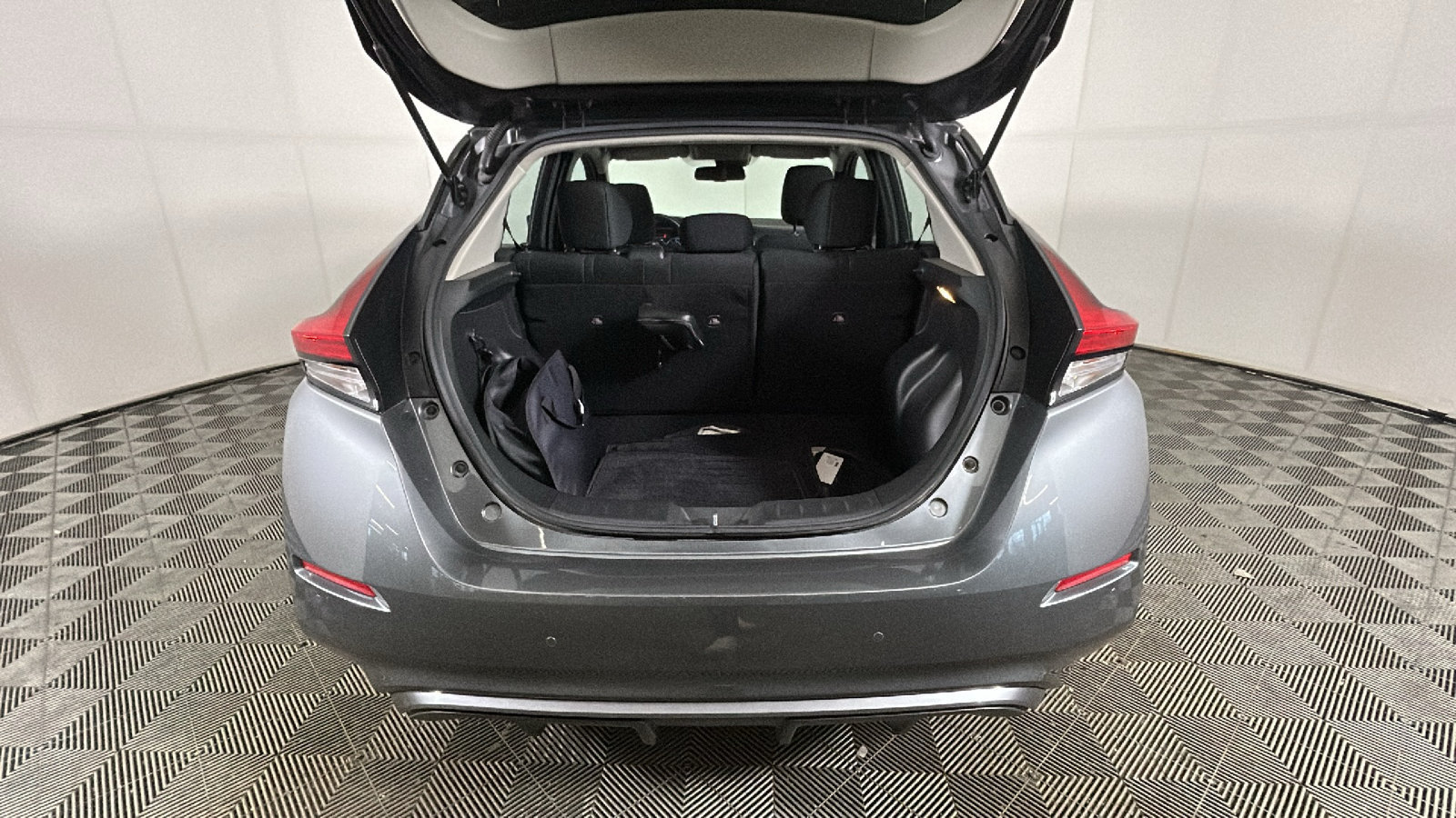 Used 2025 Nissan Leaf SV Plus FWD image 33