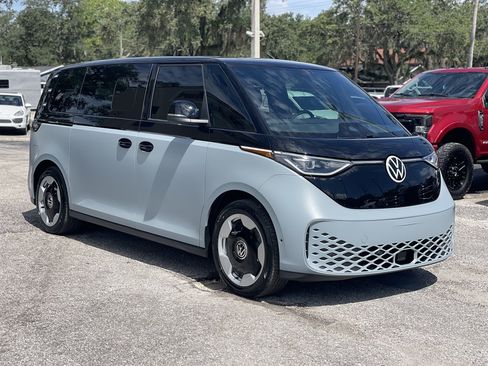Used 2025 Volkswagen ID. Buzz Pro S RWD image 17