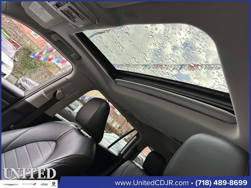 Used 2024 Toyota Highlander XLE image 12