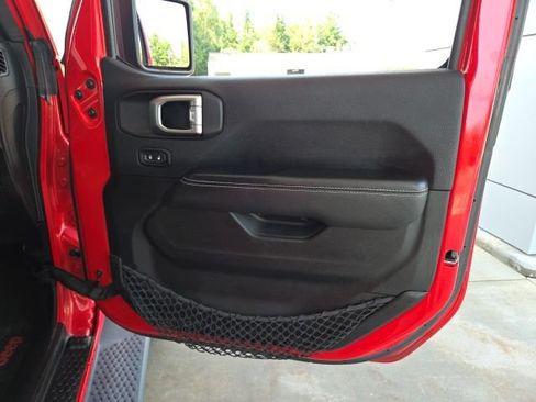 Used 2019 Jeep Wrangler Unlimited Sahara w/ Dual Top Group AWD/4WD image 47