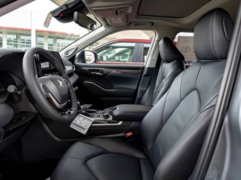 New 2026 Toyota Highlander Limited AWD/4WD image 11