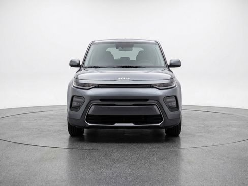 Used 2025 Kia Soul LX w/ LX Technology Package image 2