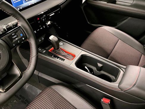 New 2026 Nissan Kicks SR w/ SR Premium Package FWD image 9