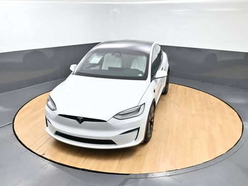 Used 2023 Tesla Model X AWD/4WD image 4