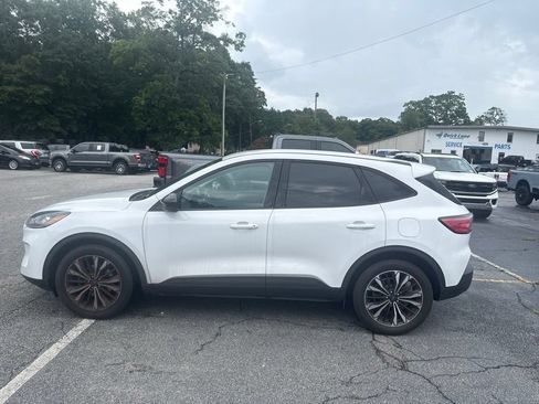 Used 2022 Ford Escape SE w/ SE Sport Appearance Package FWD image 3