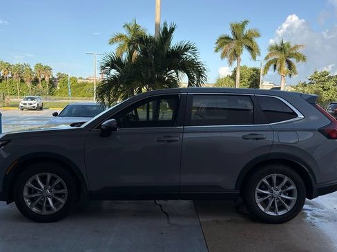Used 2024 Honda CR-V EX image 3