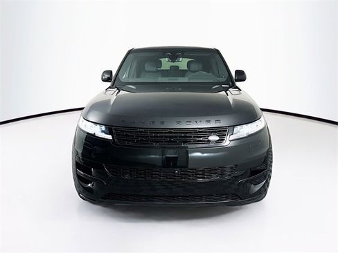 Used 2025 Land Rover Range Rover Sport SE image 2