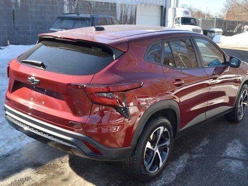 Used 2024 Chevrolet Trax RS image 8