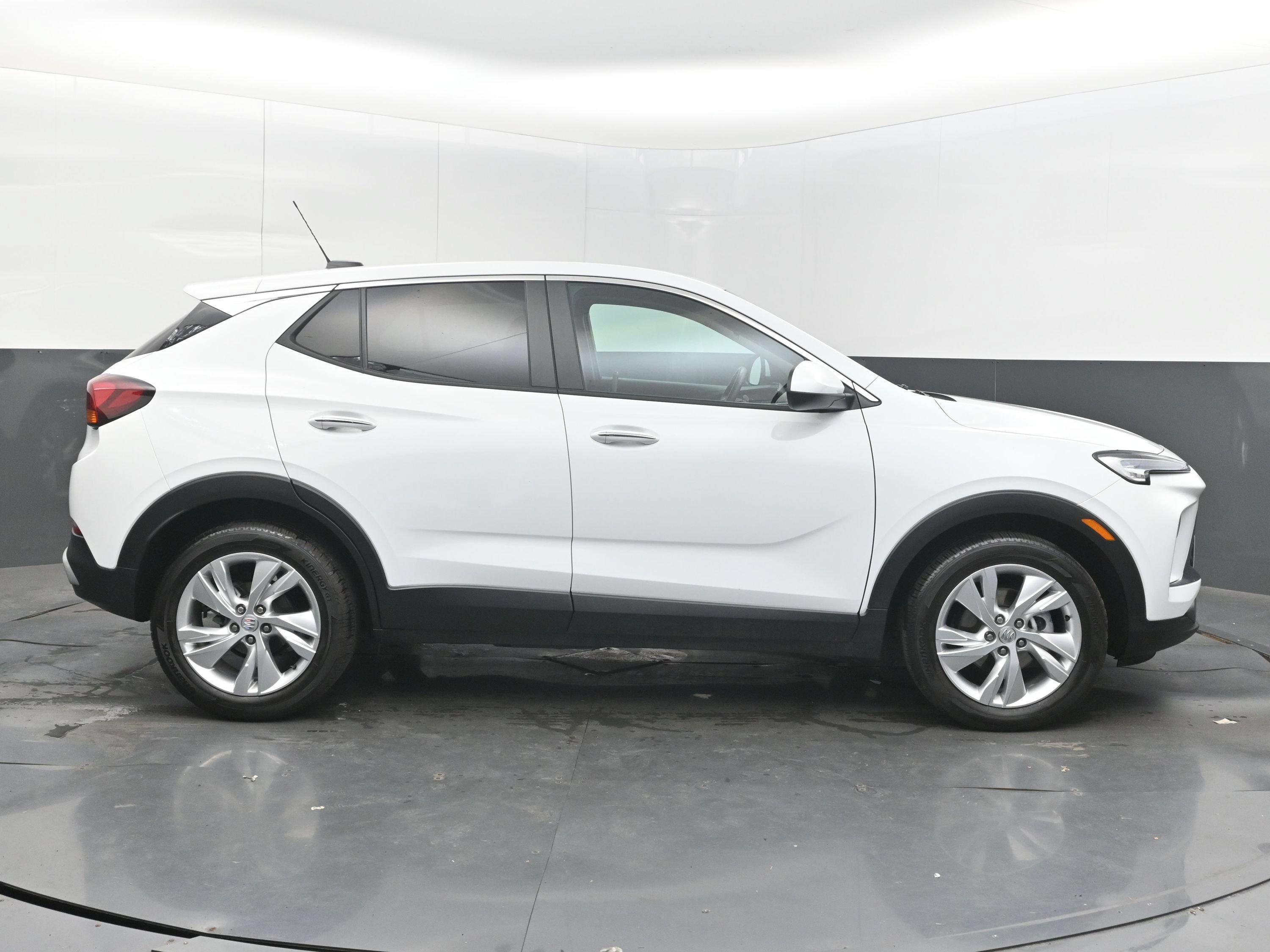 Certified 2025 Buick Encore GX Preferred FWD image 10