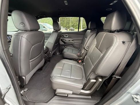 Used 2023 Chevrolet Traverse RS FWD image 16