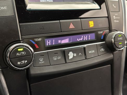 Used 2015 Toyota Camry XSE image 15