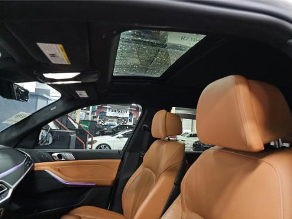 Used 2022 BMW X7 xDrive40i w/ M Sport Package AWD/4WD image 7