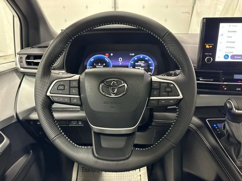 Used 2025 Toyota Sienna XSE image 18