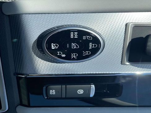 New 2025 Mitsubishi Outlander SEL image 13