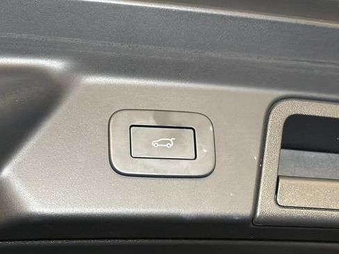 Used 2023 Land Rover Range Rover Velar R-Dynamic S AWD/4WD image 15