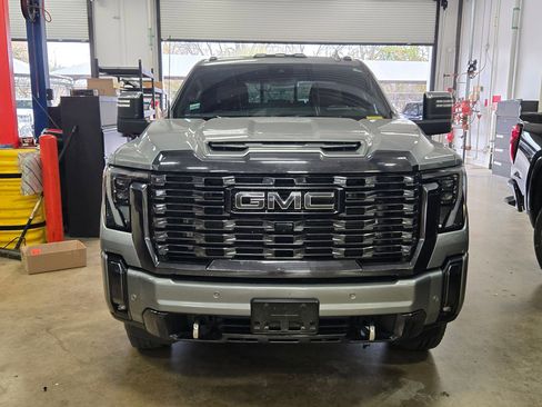 Used 2024 GMC Sierra 3500 Denali Ultimate image 3