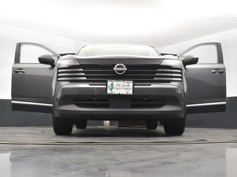 Used 2025 Nissan Kicks SV FWD image 11