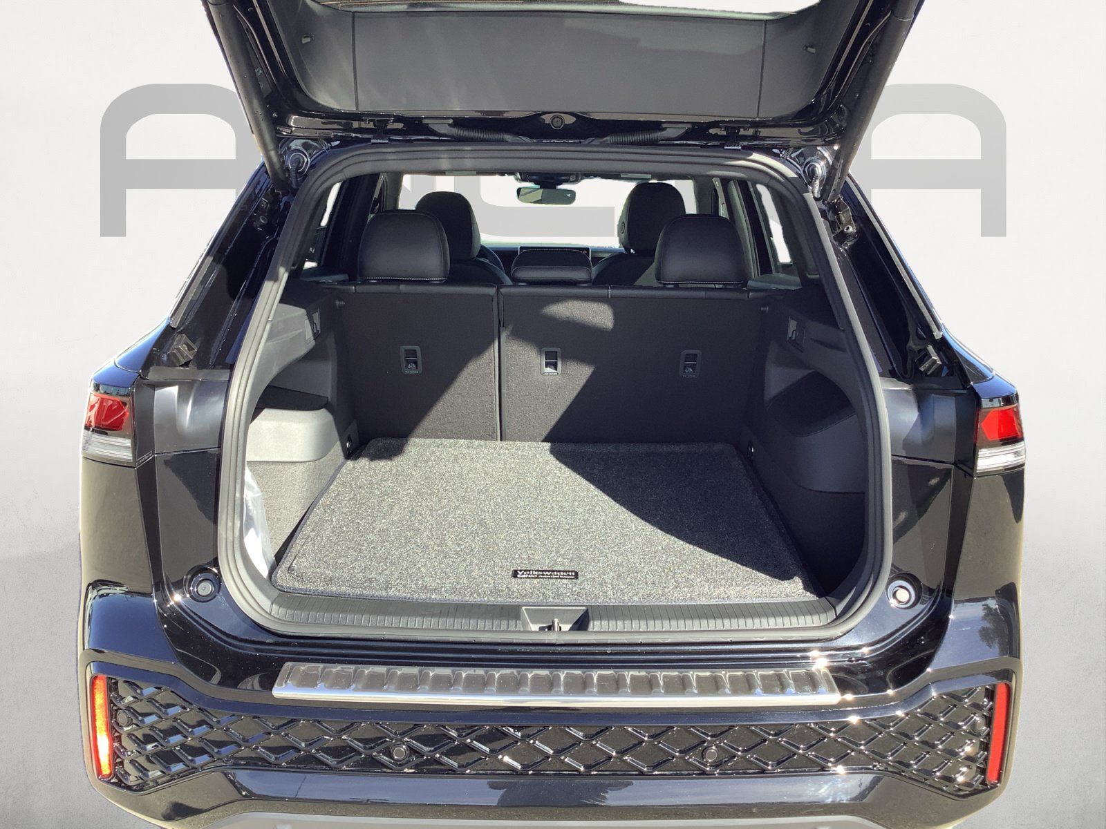 New 2026 Volkswagen Tiguan SE R-Line FWD image 10