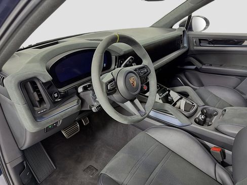 Certified 2025 Porsche Cayenne Turbo GT image 4
