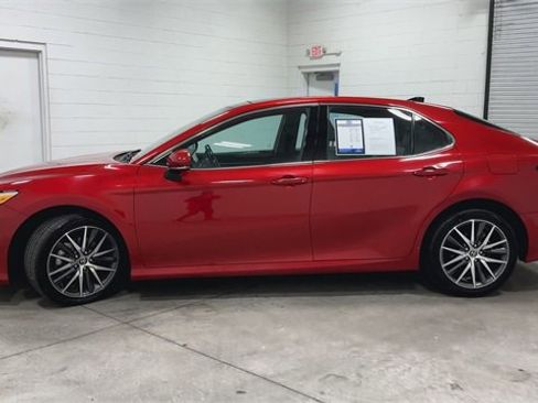 Used 2023 Toyota Camry XLE image 8